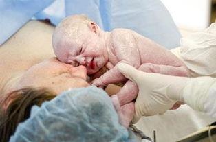 刚出生小宝宝视频,初见人世间的纯真笑容